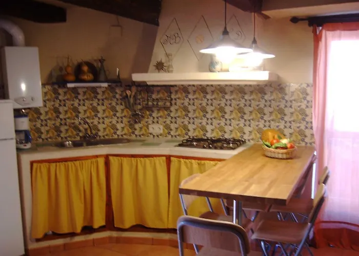 Сasa de vacaciones Stunning In W/ 4 Bedrooms&outdoor Swimming Pool Erías